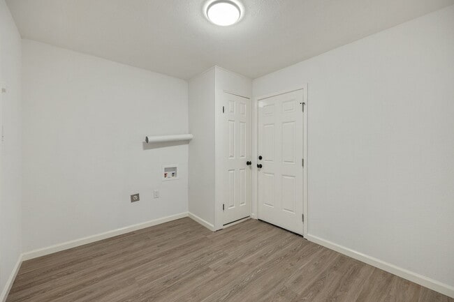 Building Photo - Completely Remodeled Four Bedroom