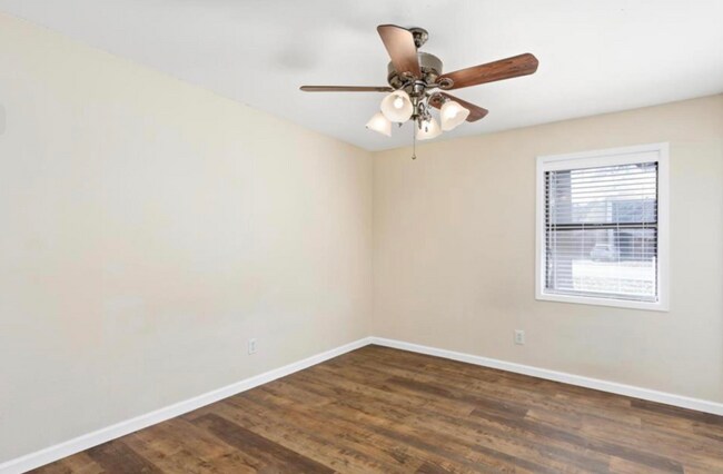 Building Photo - 7811 Pecan Ln
