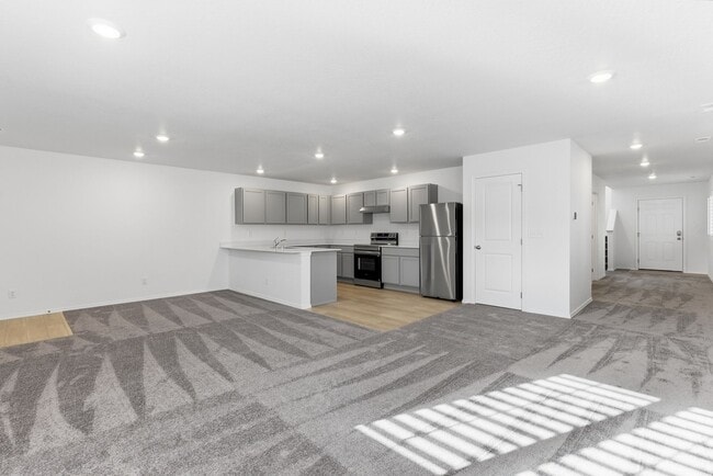 Building Photo - 1334 N Wilhelm Wy