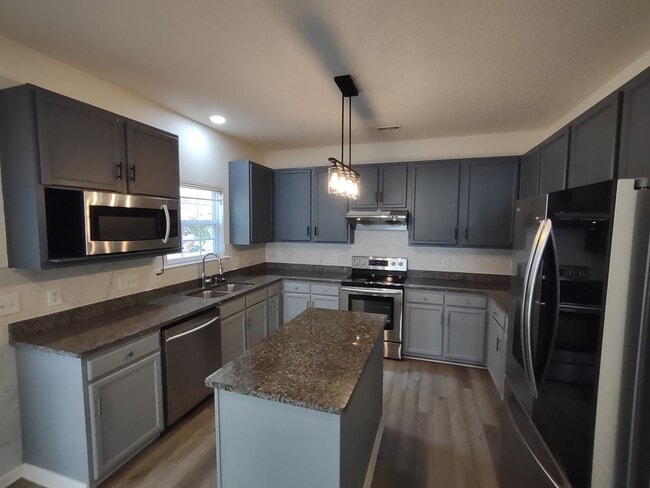 Building Photo - Beautiful 2-story home located in the Reed...