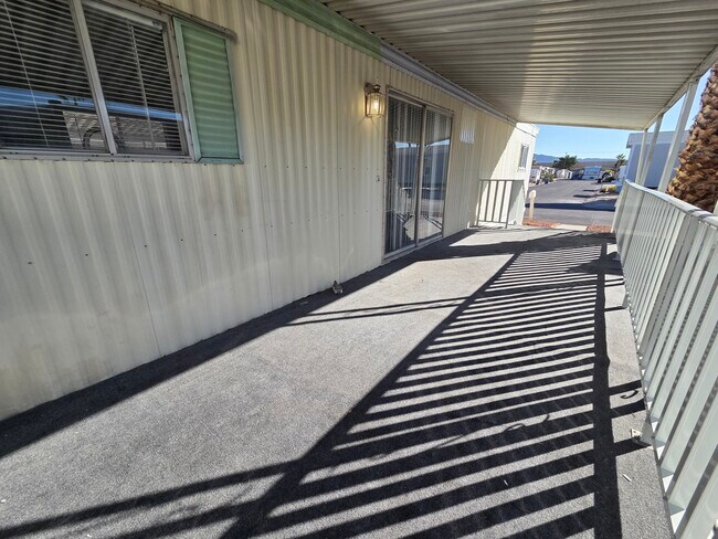 Building Photo - 3601 E Wyoming Ave