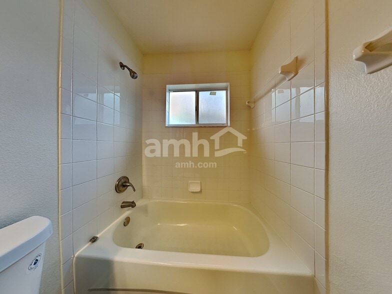 Building Photo - 30547 Midtown Ct