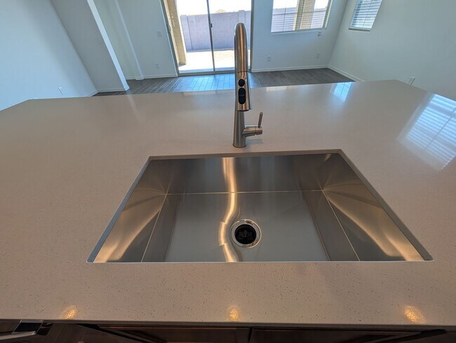 Building Photo - 4 Bedroom 3 Bathroom Parkside Los Cielos Home