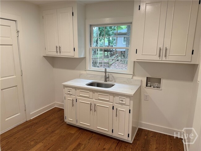 Building Photo - 185 Landor Dr