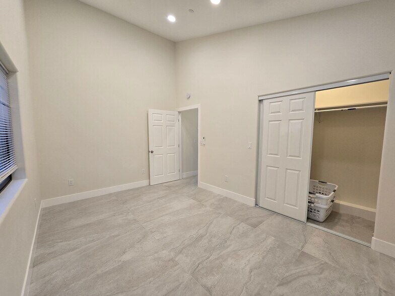 Building Photo - 13990 Putney Rd