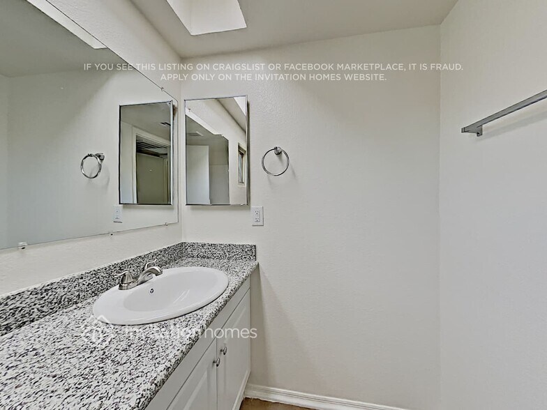 Building Photo - 3729 W Villa Maria Dr