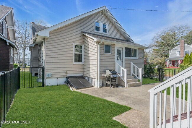 Building Photo - 115 Grassmere Avenue