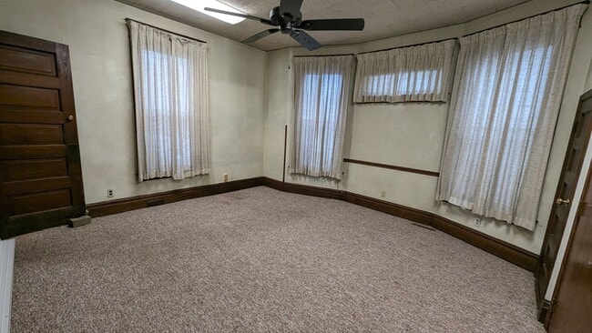 Building Photo - 707 Brady-707