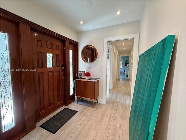 Building Photo - 815 Valencia Ave