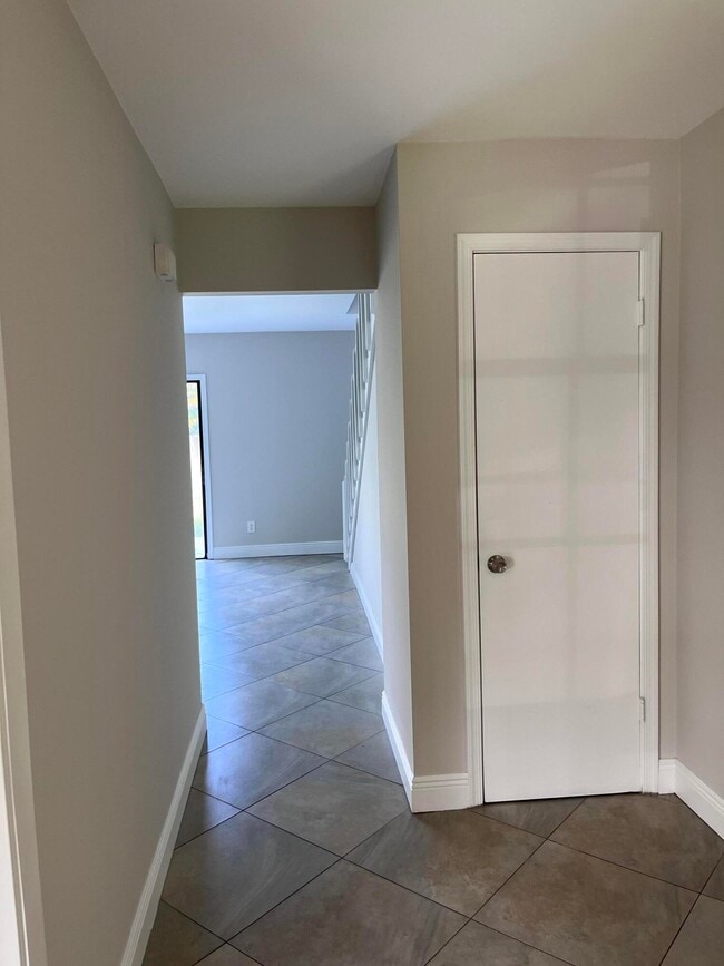 Building Photo - 8760 Lyndall Ln