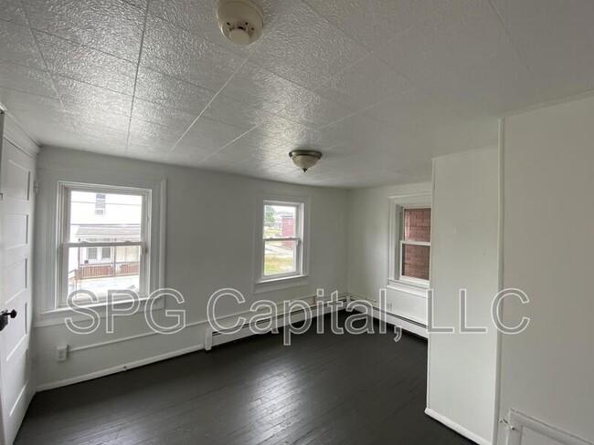 Building Photo - 704 Jessop Pl