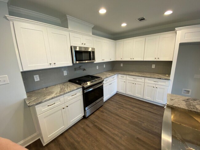 Building Photo - 2318 Bundoran Dr