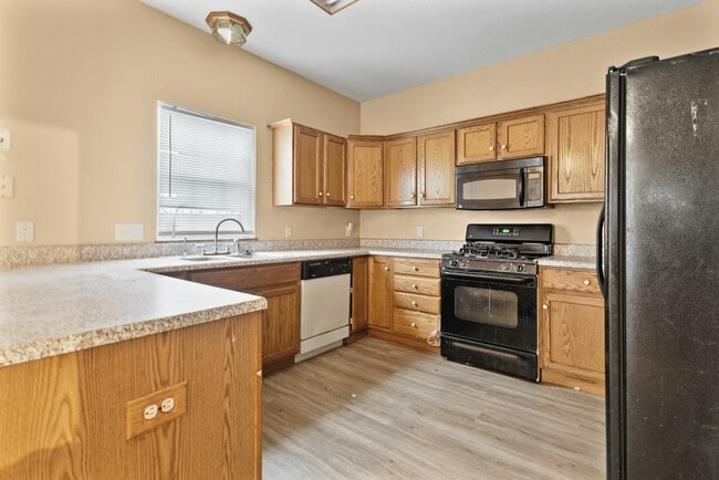 Building Photo - 834 Baker St