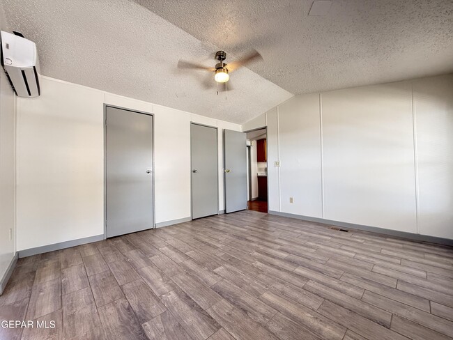 Building Photo - 5941 Sixta Dr