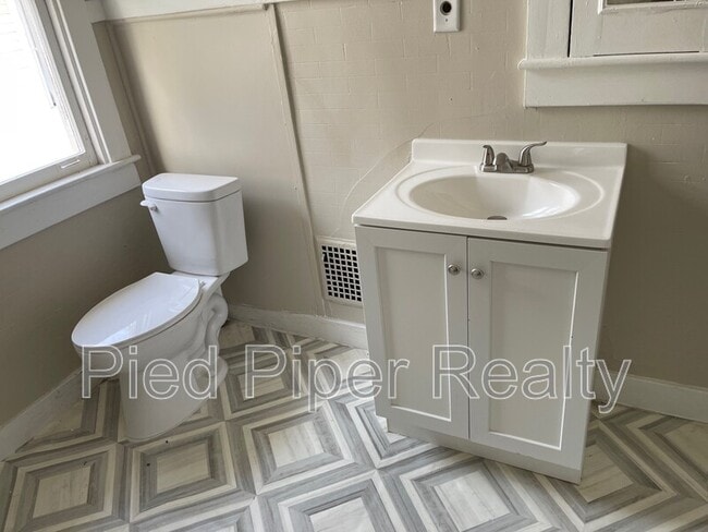 Building Photo - 1254 S Chicago Ave