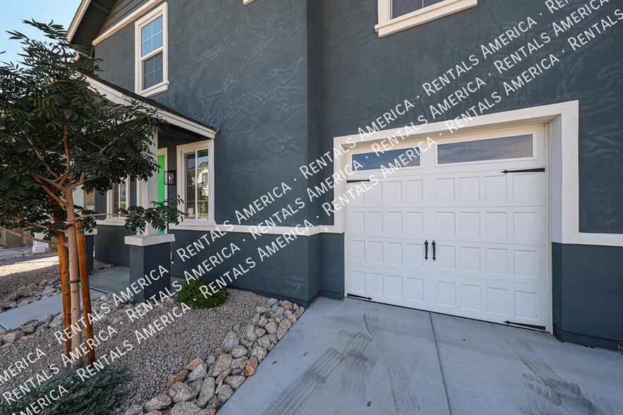Building Photo - 16875 N 12th St
