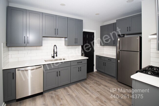 Building Photo - Beautiful 3-Bedroom Home in Cleveland Heig...