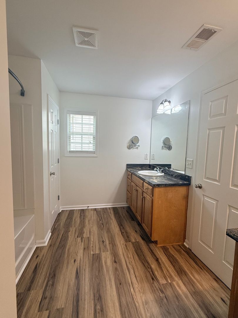 Building Photo - 5828 Bradshaw Ct