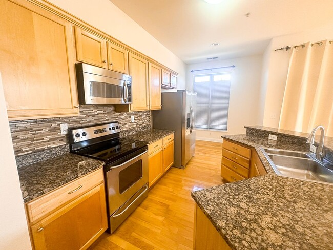 Building Photo - 450 E Ohio Unit 117