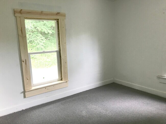 Building Photo - 1374 E Canal St