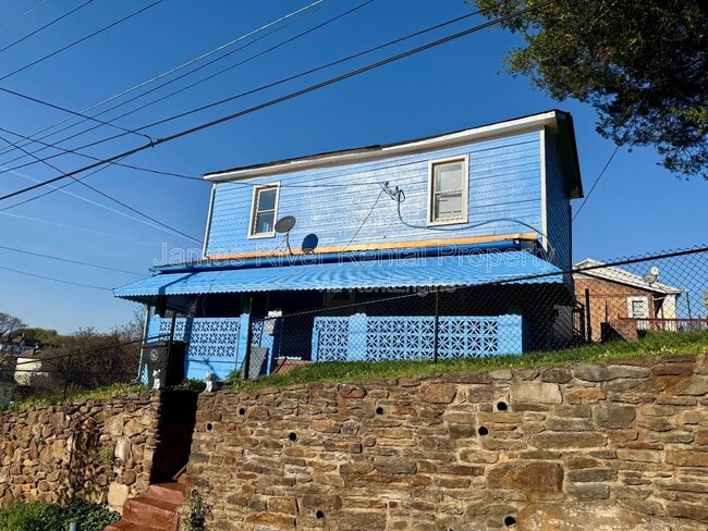 Building Photo - 900 Polk St