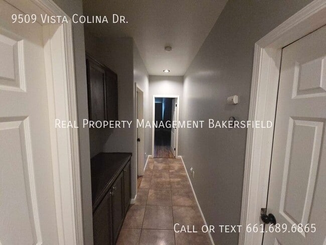 Building Photo - 9509 Vista Colina Dr