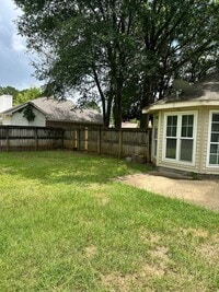 Building Photo - 201 Belton Dr