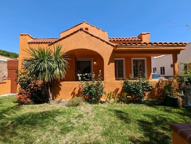 Building Photo - 6619 Willoughby Ave