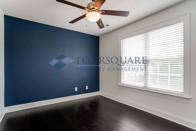 Building Photo - Townhome | Washer/ Dryer Included | Privat...