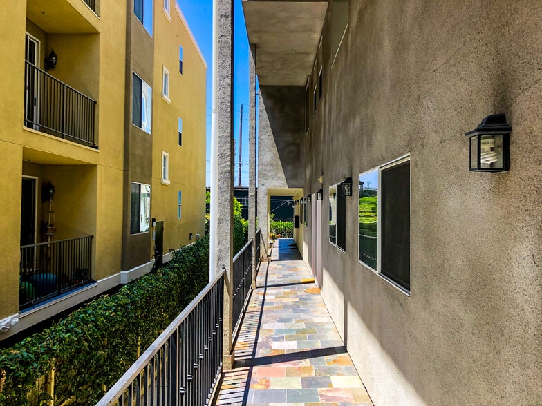 Building Photo - 2027 Beloit Ave