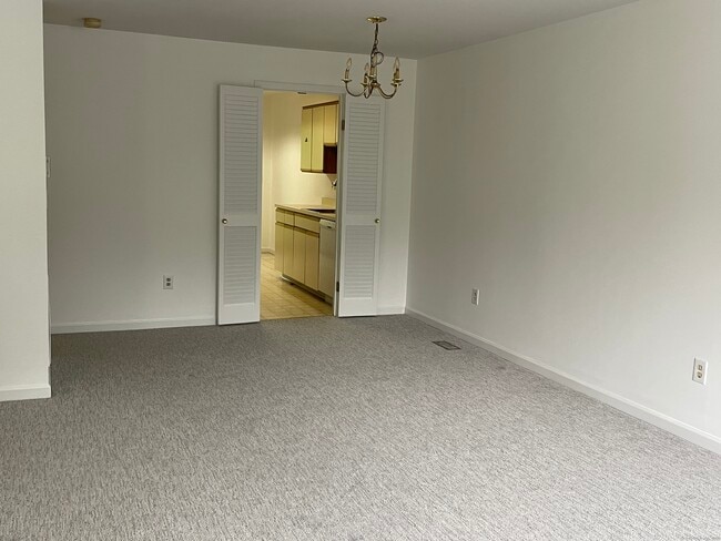 Building Photo - 115 Fillow St