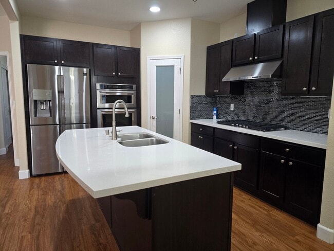 Building Photo - Executive home located on a quiet cul-de-s...