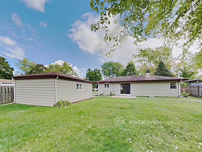 Building Photo - 334 Martin Dr