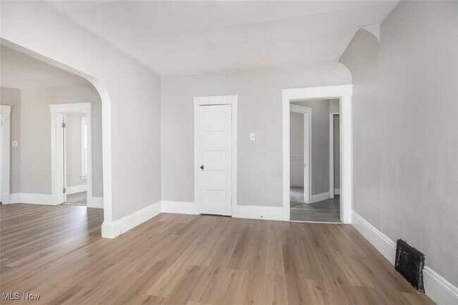 Building Photo - 844 E 154th St