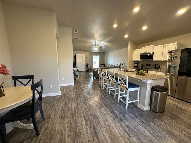 Building Photo - 3/2 located in Upland Crossing, Available December!