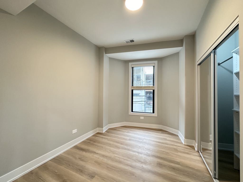 Building Photo - 431 W Belden Ave