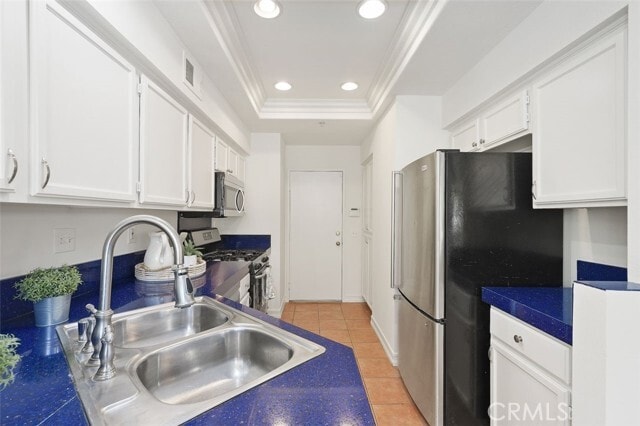 Building Photo - 32 Breakers Ln