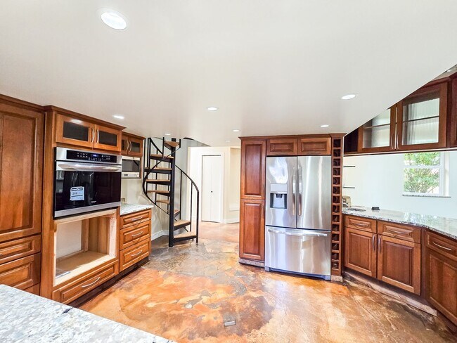 Building Photo - Spacious 3BD Rambler