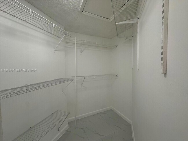 Building Photo - 9702 SW 138th Ave