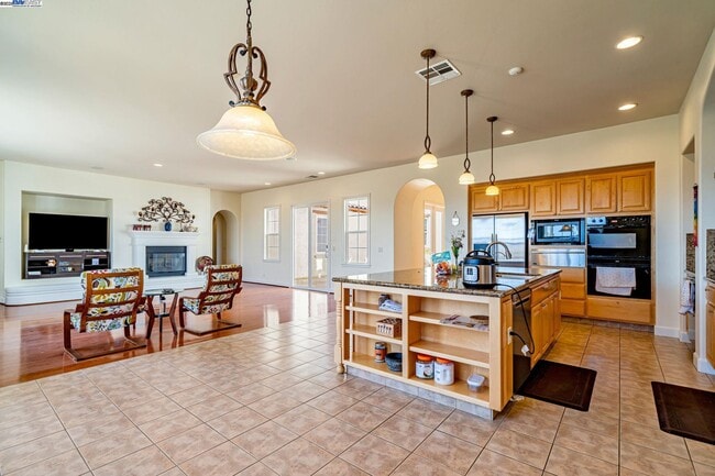 Building Photo - 2048 Feathermint Dr