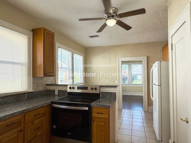 Building Photo - 4718 Ramona Blvd