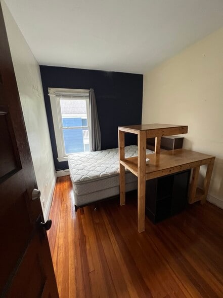Bedroom 3 - 854 Sumner Ave