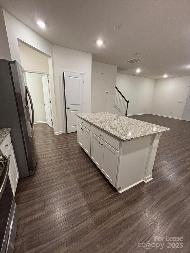 Building Photo - 6043 Rizer Dr