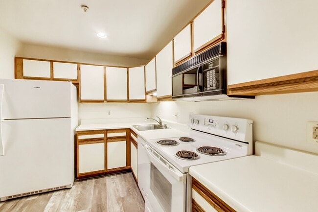 Building Photo - Ground Level Condo in Gaithersburg - 1 bed, 1 bath