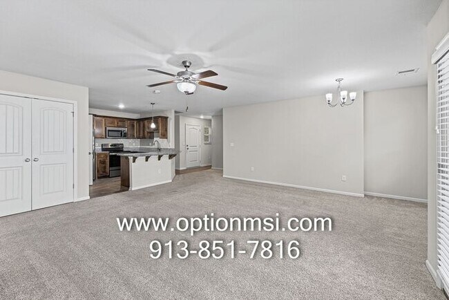 Building Photo - Beautifully Updated Liberty Home in a Prime Location!