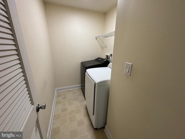 Building Photo - 237 Westbrook Dr