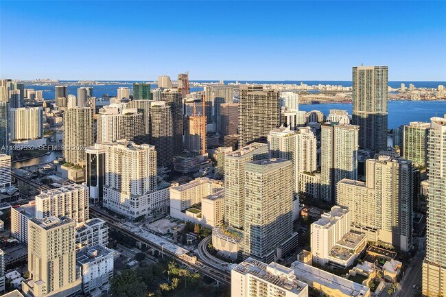 Building Photo - 1111 SW 1st Ave