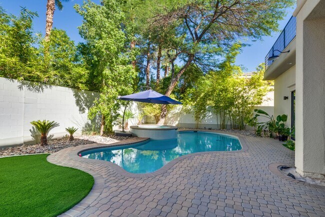 Building Photo - Luxury Summerlin Living in Gated Canyon Cr...