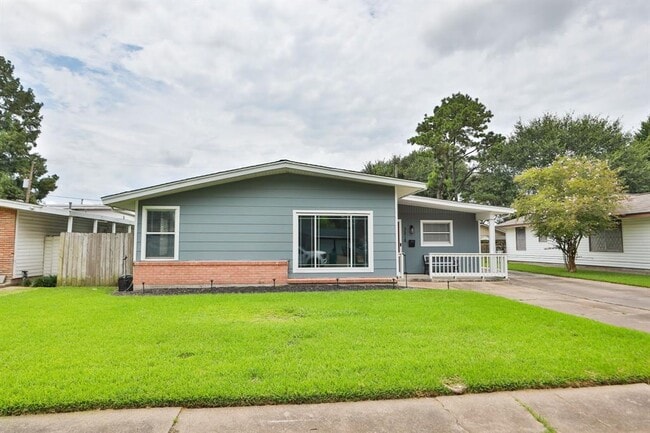 Building Photo - 3218 Cedarcrest Dr