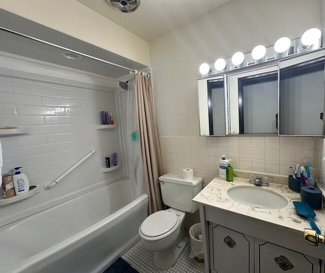 Building Photo - 737 Elder Ln